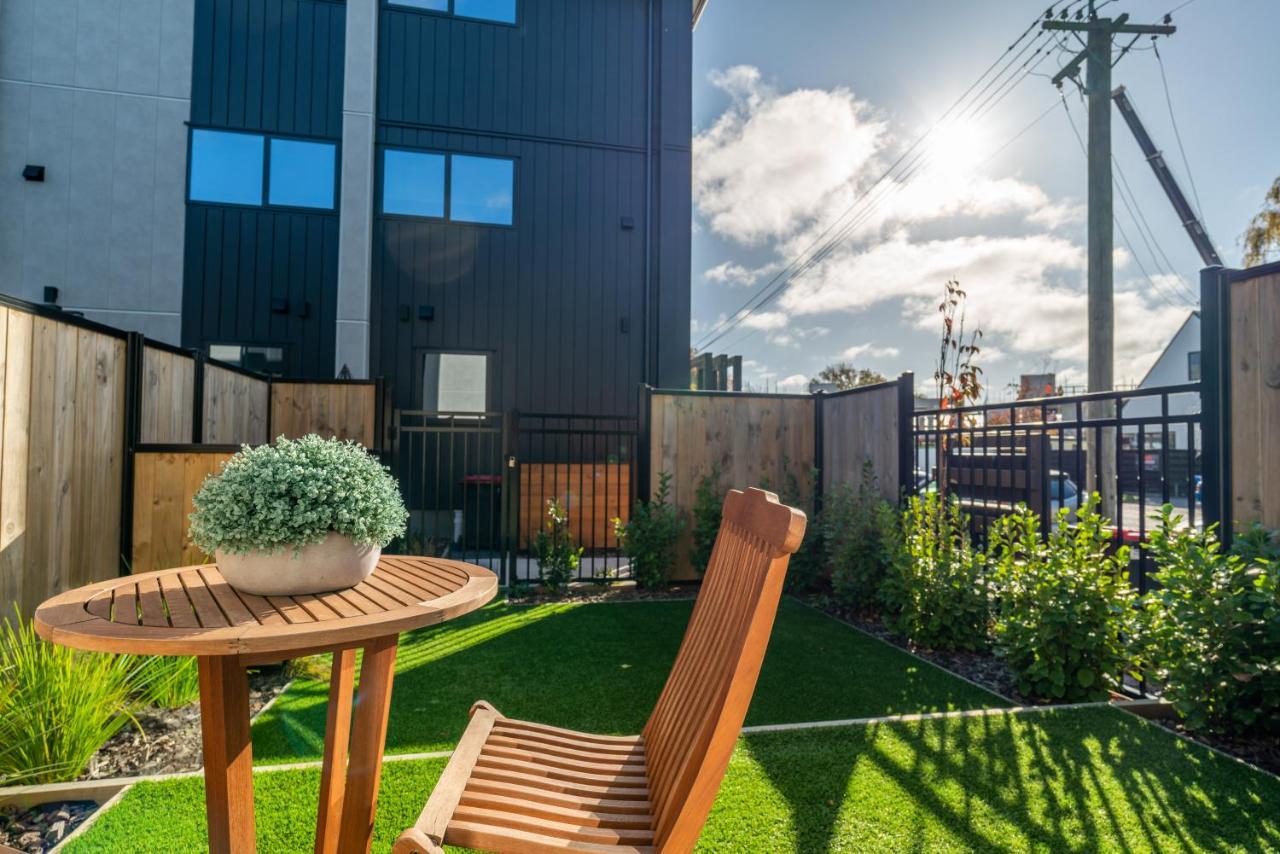 King Bed On Hagley Park Corner In The Cbd Apartment Крайстчърч Екстериор снимка