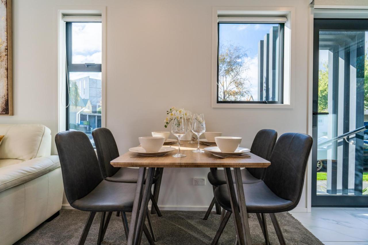 King Bed On Hagley Park Corner In The Cbd Apartment Крайстчърч Екстериор снимка
