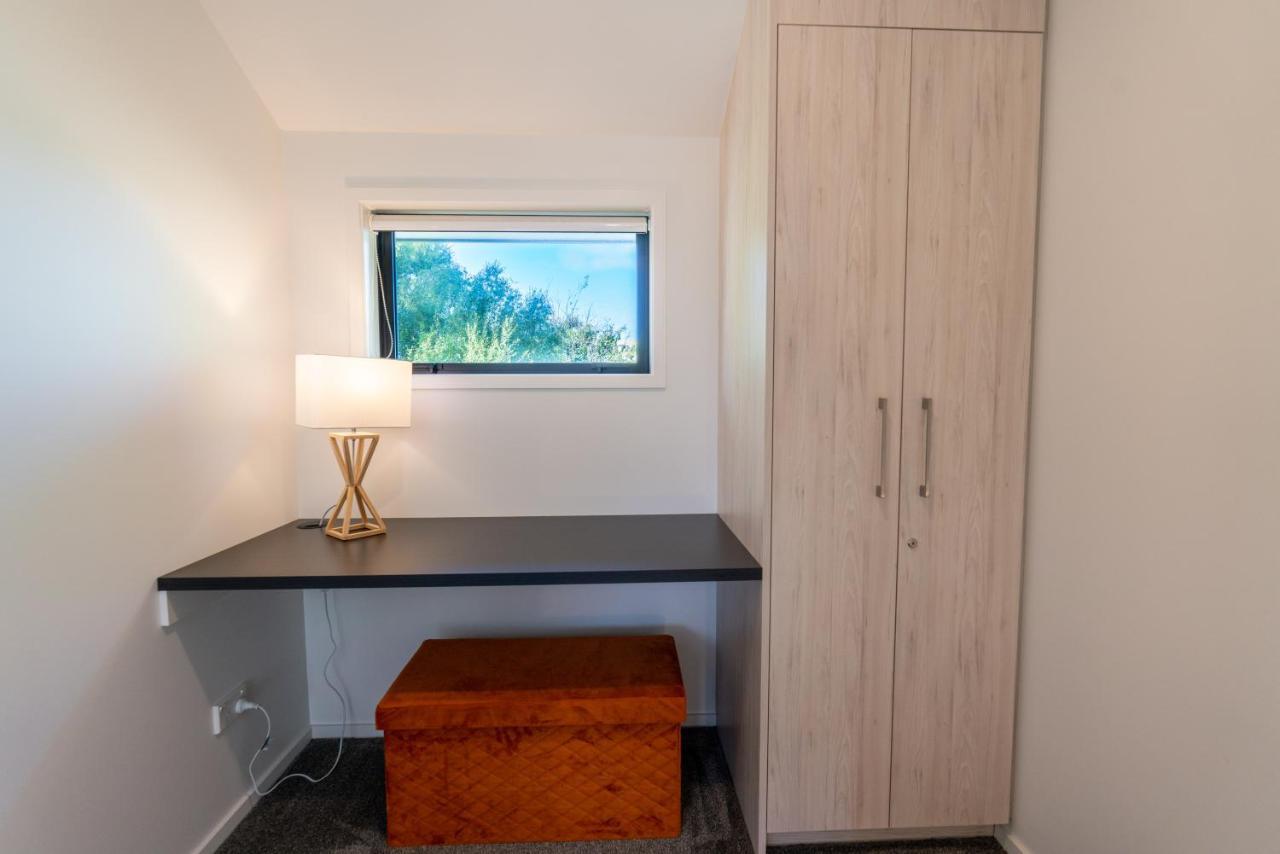 King Bed On Hagley Park Corner In The Cbd Apartment Крайстчърч Екстериор снимка